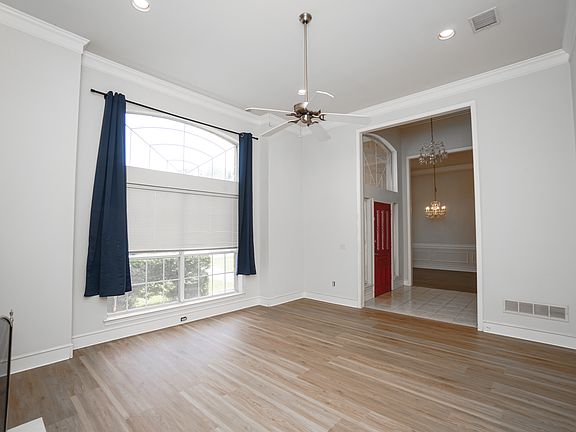 4th image of 3601 Dartmouth Cir