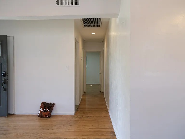 929 N Summer St — Photo 9