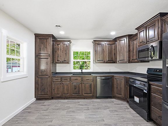 2nd image of 601 Park St