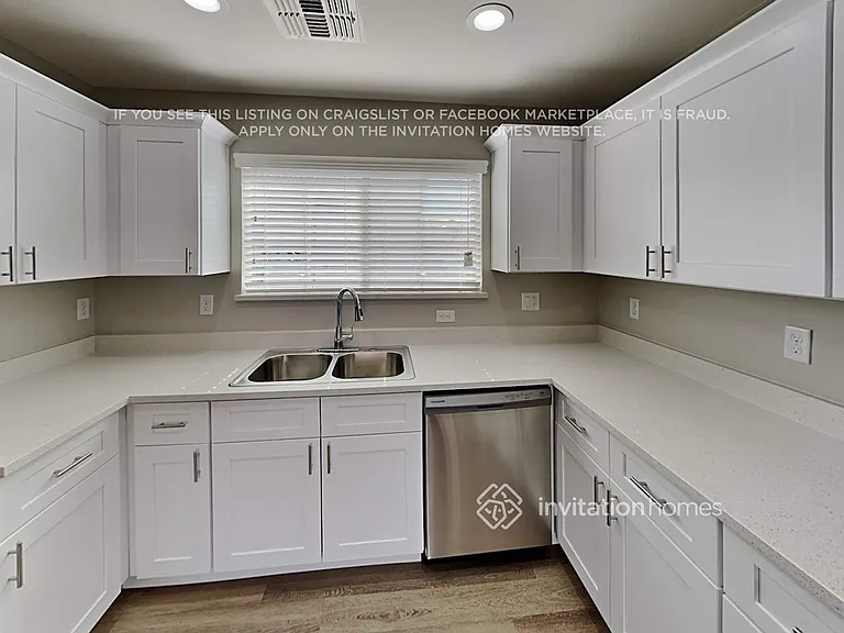 1094 E Lowell Ct — Photo 7
