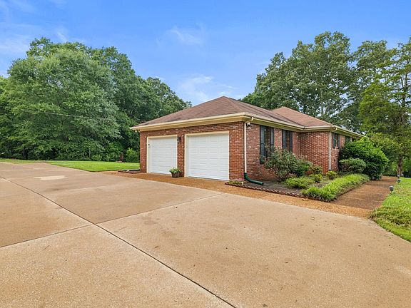 2nd image of 517 Springwood Dr