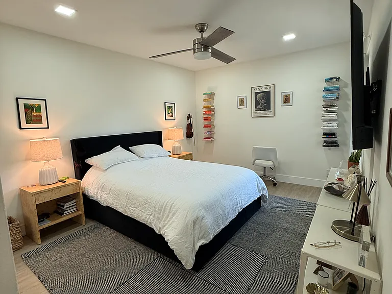1045 N Edinburgh Ave #4 — Photo 10