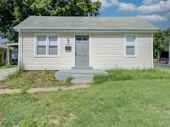 223 La Motte Ln, Saint Louis, MO 63135