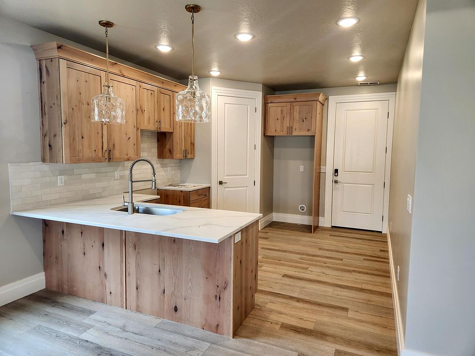 2nd image of 2352 W Portal Hl #27