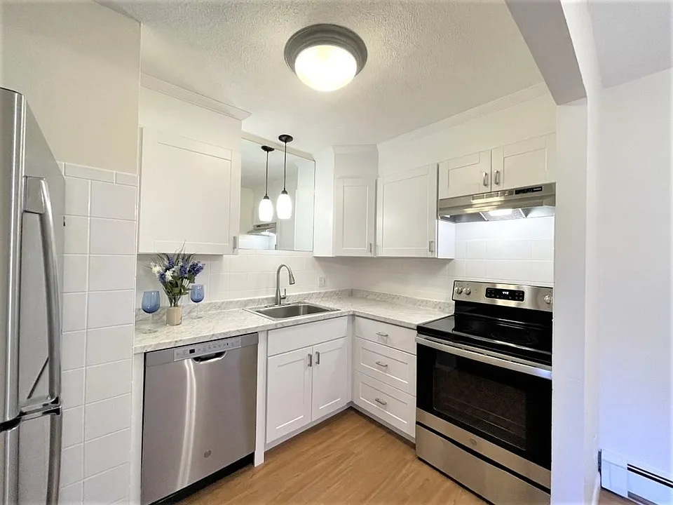 295 Main St #28