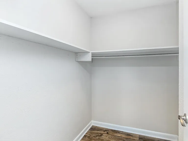Chase Cove Apartments — Photo 131