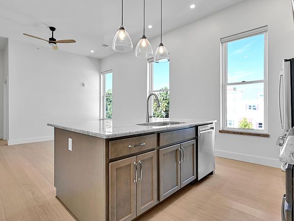 5th image of 132 E Market St #301