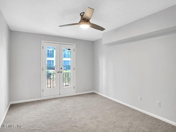 5th image of 13715 RICHMOND PARK Drive N #402