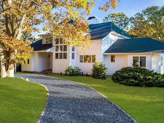 5th image of 19 Bay Woods Dr