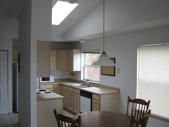 Nice kitchen with window over sink facing south toward WWU.