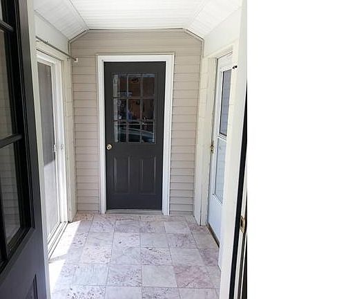 4th image of 91 Gloria Ave
