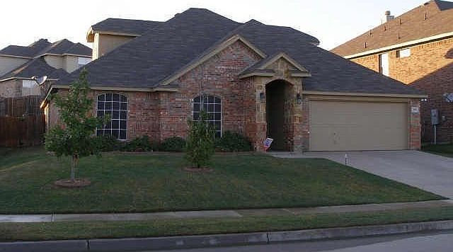 1st image of 839 Evergreen Ln