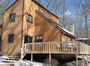 144 Lookout Dr, Lords Valley, PA 18428