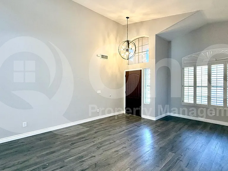 1733 E Harrison St — Photo 7