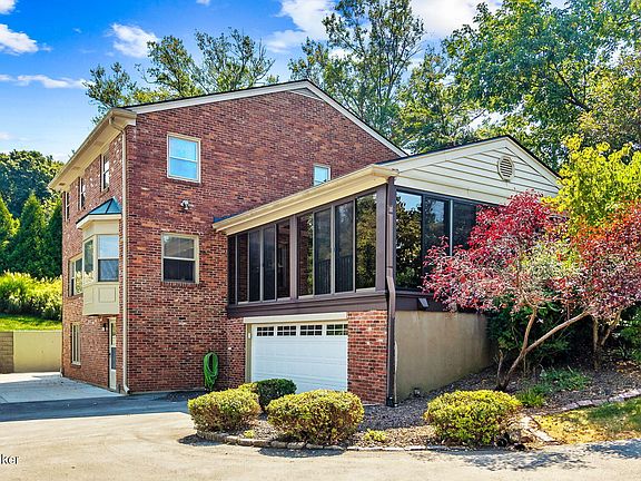 3rd image of 6315 Shadow Wood Ct