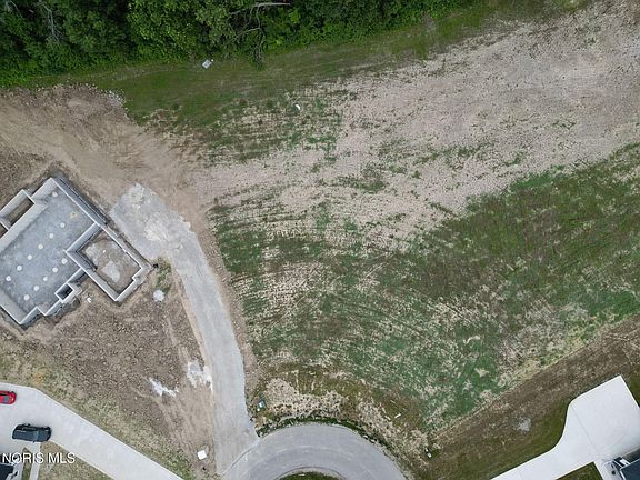 3rd image of 135 Coach House Loop