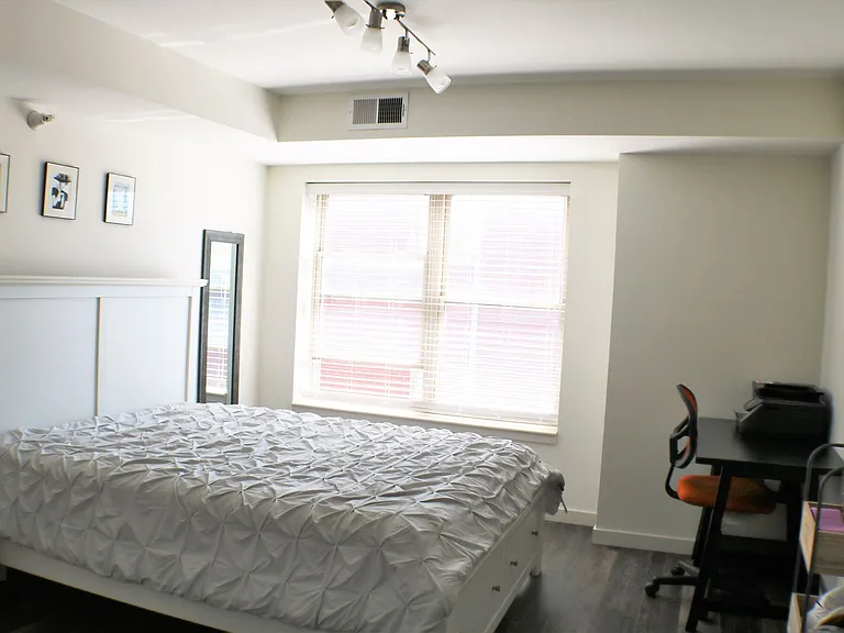 332 S Linn St #318 — Photo 10