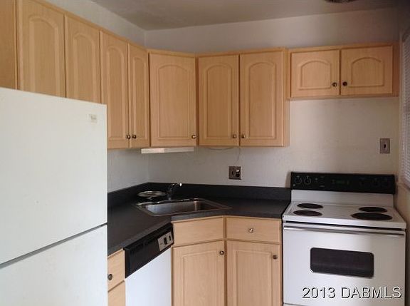4th image of 323 Woodland Ave