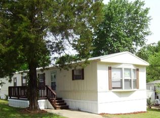 4 Elm Ln, Riverdale, GA 30296