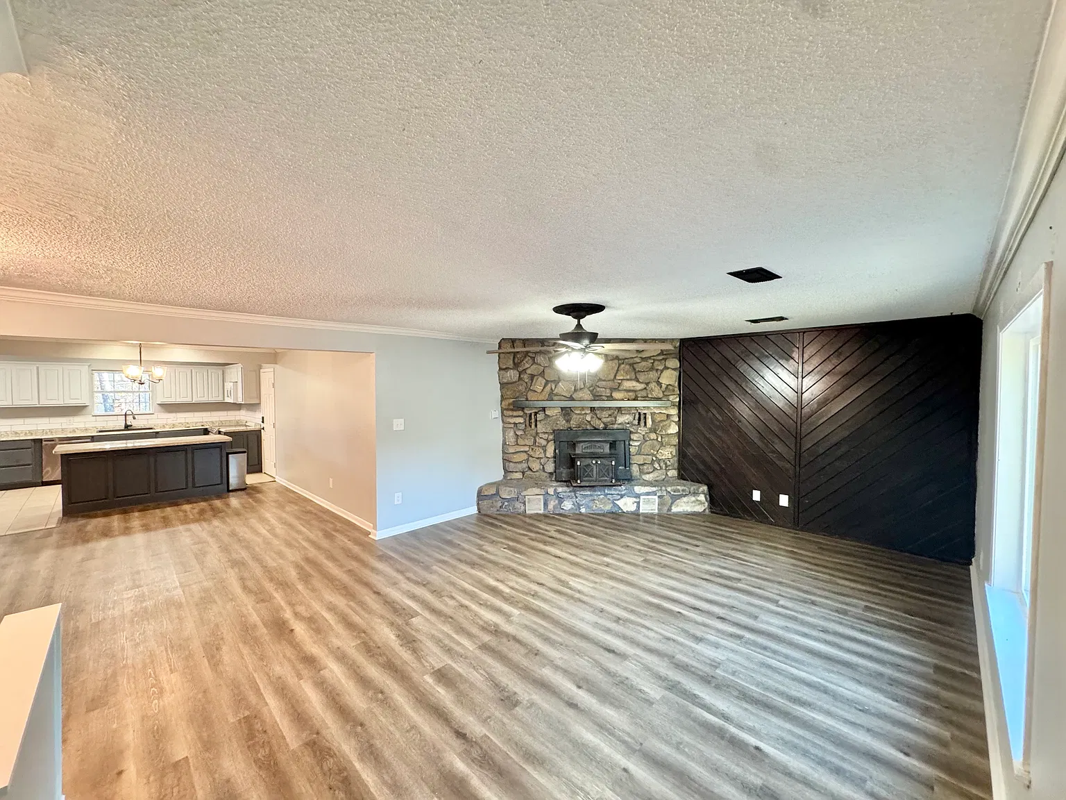 4 bed, 1767 sqft, $2,200 — Photo 3