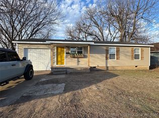 708 E 2nd St, Cushing, OK 74023
