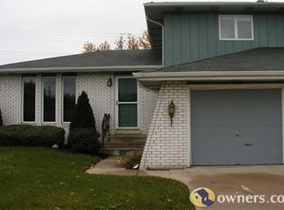 9765 Grant Pl, Crown Point, IN 46307