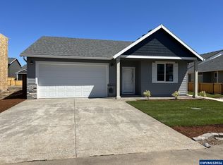 11230 Blueberry Loop NE, Donald, OR 97020