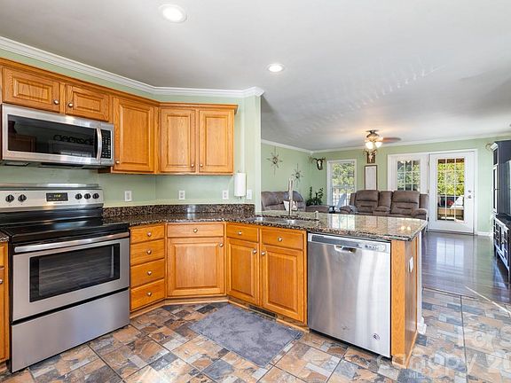 3rd image of 638 Acorn Acres Rd