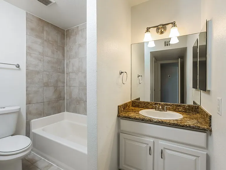 7026 S 41st Pl — Photo 12