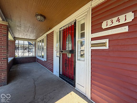 3rd image of 1341 N Dearborn St