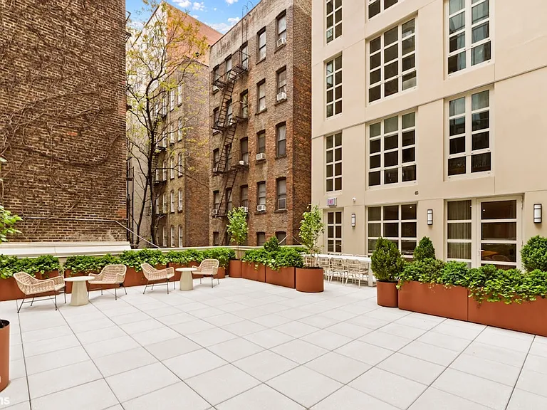 250 E 21st St #8A — Photo 21