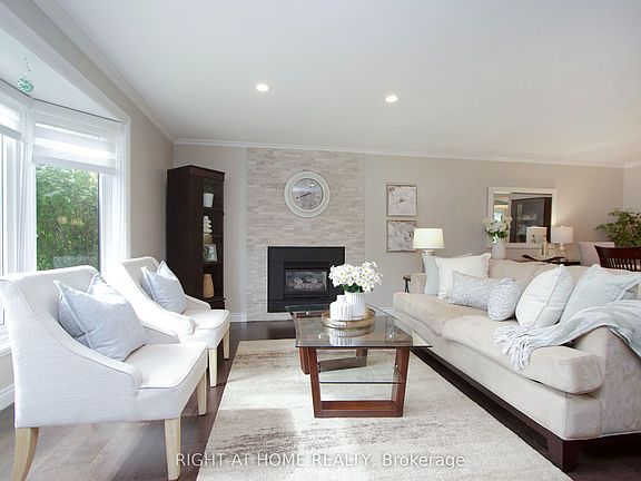 5th image of 13 Cornerbrook Ct