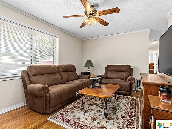 3rd image of 2412 Live Oak Dr