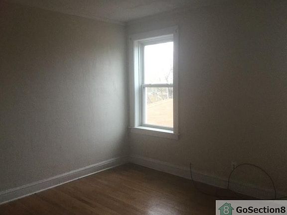 3rd image of 8839 S Kenwood Ave