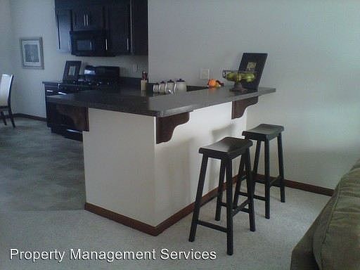 4th image of 136 Tulip Blvd