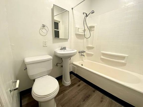 4th image of 359 S Alvarado St #317