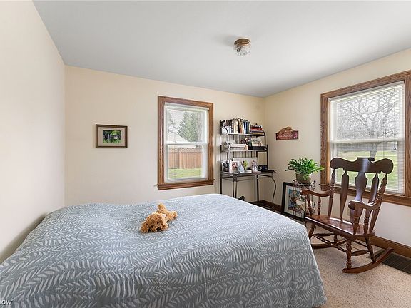 4th image of 27 Roosevelt Dr
