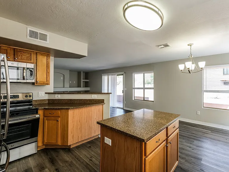 10438 W Georgia Ave — Photo 8