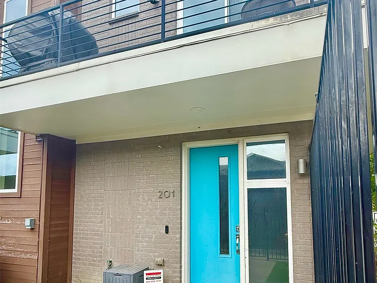 4626 Munger Ave #201 — Photo 1