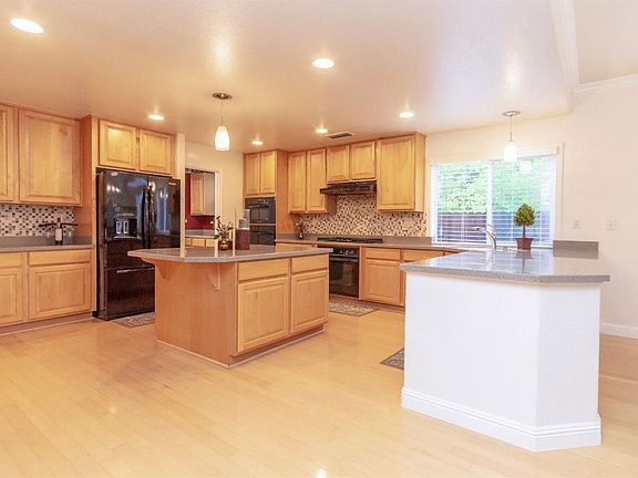 3rd image of 5152 Fredericksburg Way