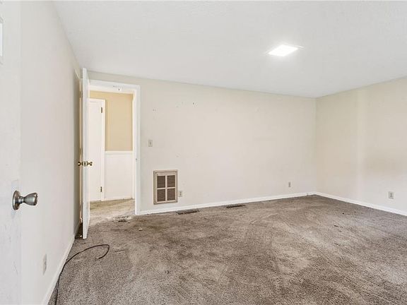 2nd image of 81 Russell Rd