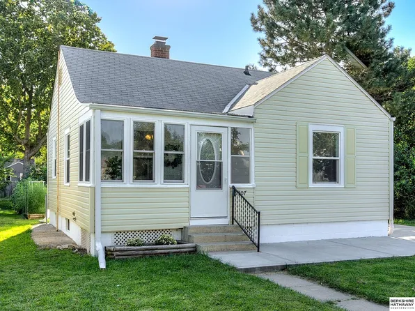 1907 Hancock St, Bellevue, NE 68005