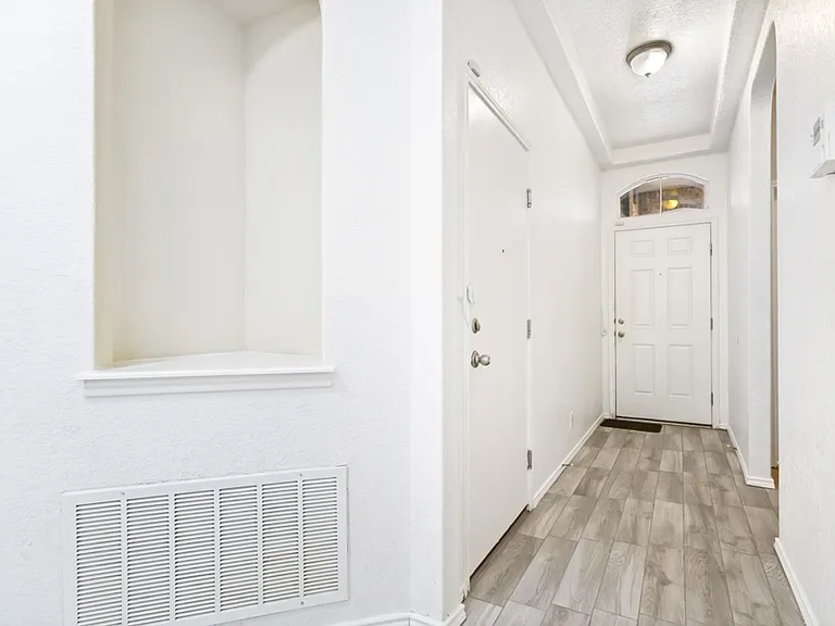 12206 Dewitt Way — Photo 4