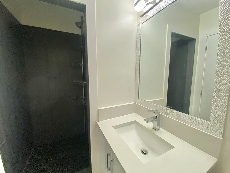 832 Habgood St — Photo 14