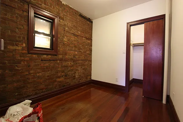 Rented by Dynamik Realty | media 36