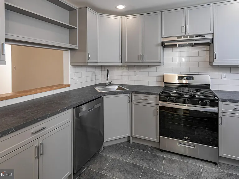 56 Barberry Ct — Photo 5