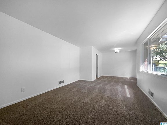3rd image of 1440 Hickory Ln