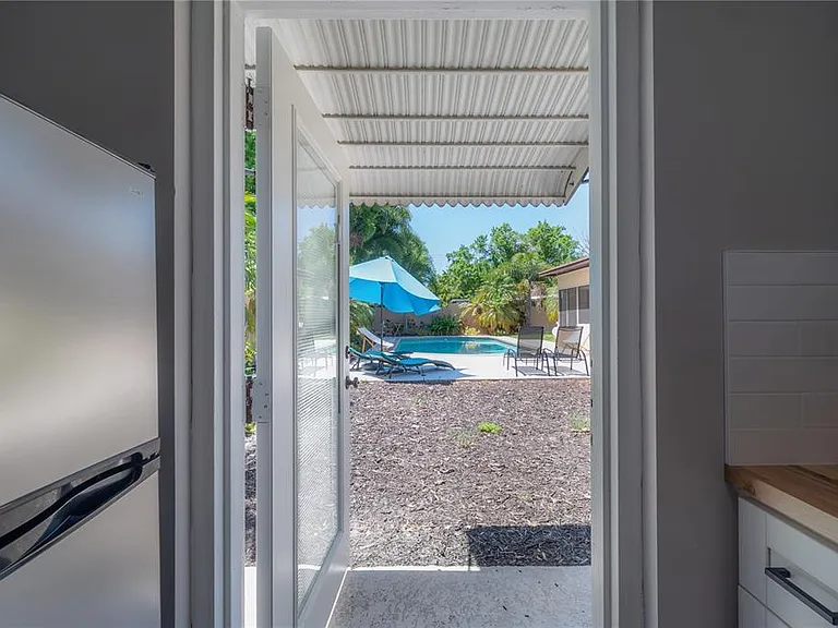 2916 W Collins St — Photo 20