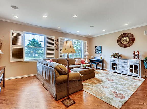 3rd image of 134 Enfield Ln