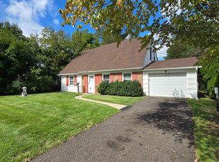 7 Maymont Ln, Willingboro, NJ 08046